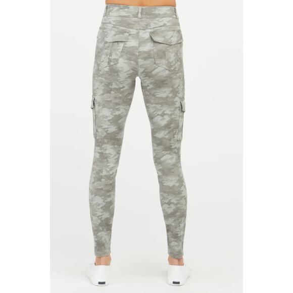 SPANX - Cropped Twill Cargo Pants / Army Fatigue / S / NWT - Picture 2 of 9